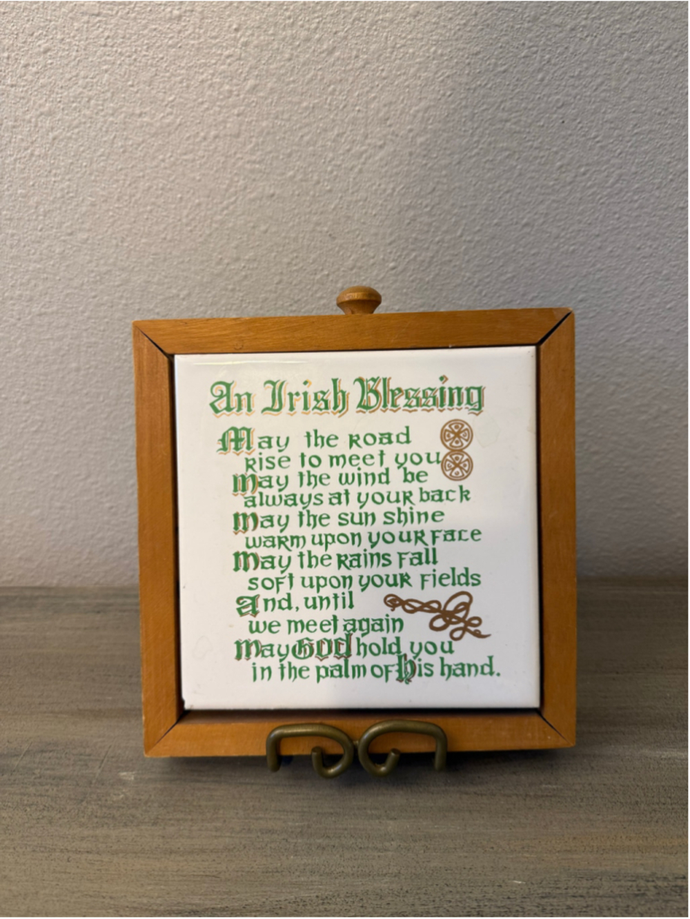 Vtg wooden Irish Blessing Key Holder Wall Plaque Ceramic Tile - Great Condition
